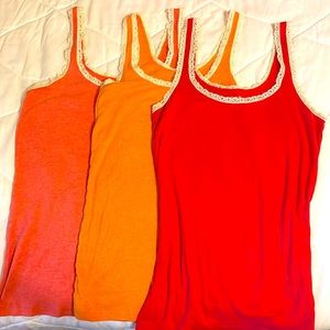 Gap set of 3 tank tops for one price